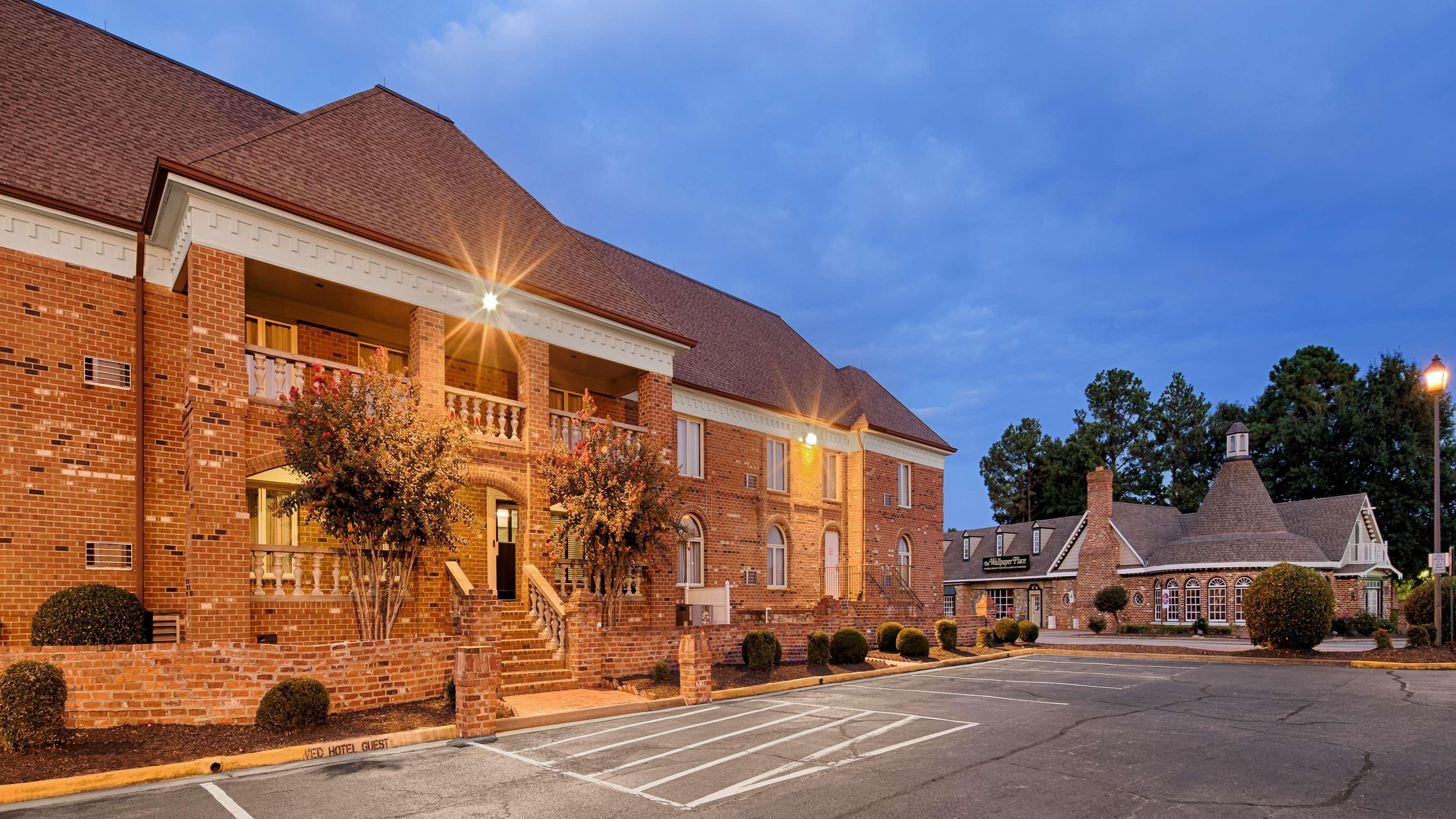 Best Western Plus Governor'S Inn Richmond Midlothian Exterior photo